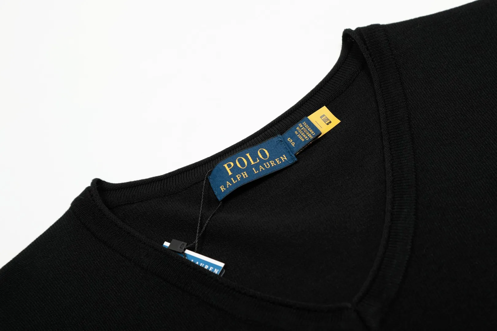 P146 💰 "Top quality" Style number: DS079# (not off the shelves all year round) [Ralph Lauren classic pony embroidery V-neck goddess style summer knitted short sleeves] ✅Ralph Lauren Ralph Lauren popular and versatile women's V-neck ice silk knitted short sleeves ✅Main supply platform live broadcast Wholesale entity Replenish when out of stock Not off the shelves ✅ZP quality 1:1 version Scan the code to enter the GF website Z cabinet quality ✅Comfortable, soft and highly breathable Focusing on high-end, cost-effective and good quality, needless to say. ✅Restore the original version. Loose, comfortable and stress-free. ✅Wear for work and life. Suitable for various occasions. Must-have recommended model for goddesses. Size: S-XL. Color: Black, White, Gray, Navy Blue, Pink Mi Xing.